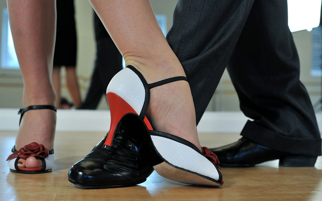 Tips y sugerencias para escoger los zapatos adecuados para bailar tango
